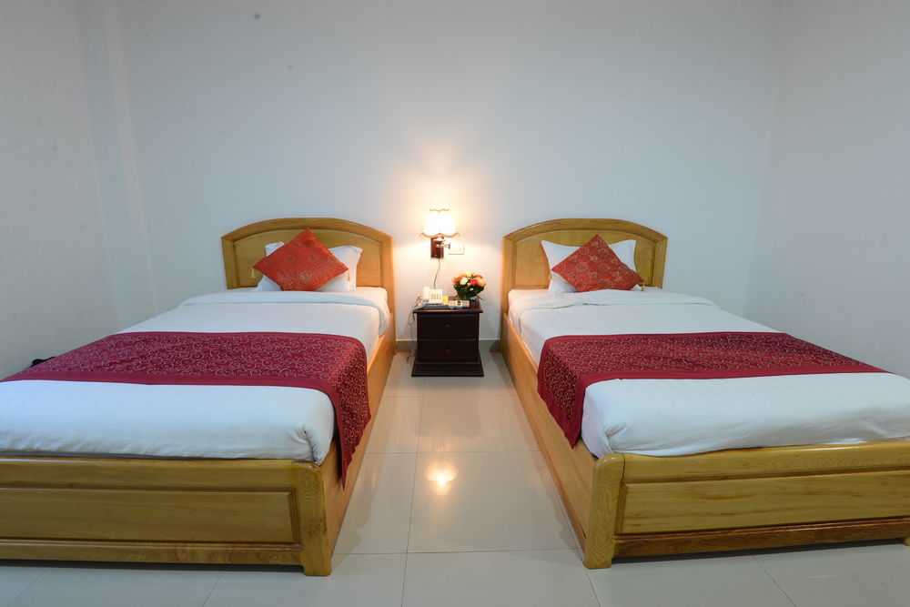Douangpraseuth Hotel Vientiane Exterior photo
