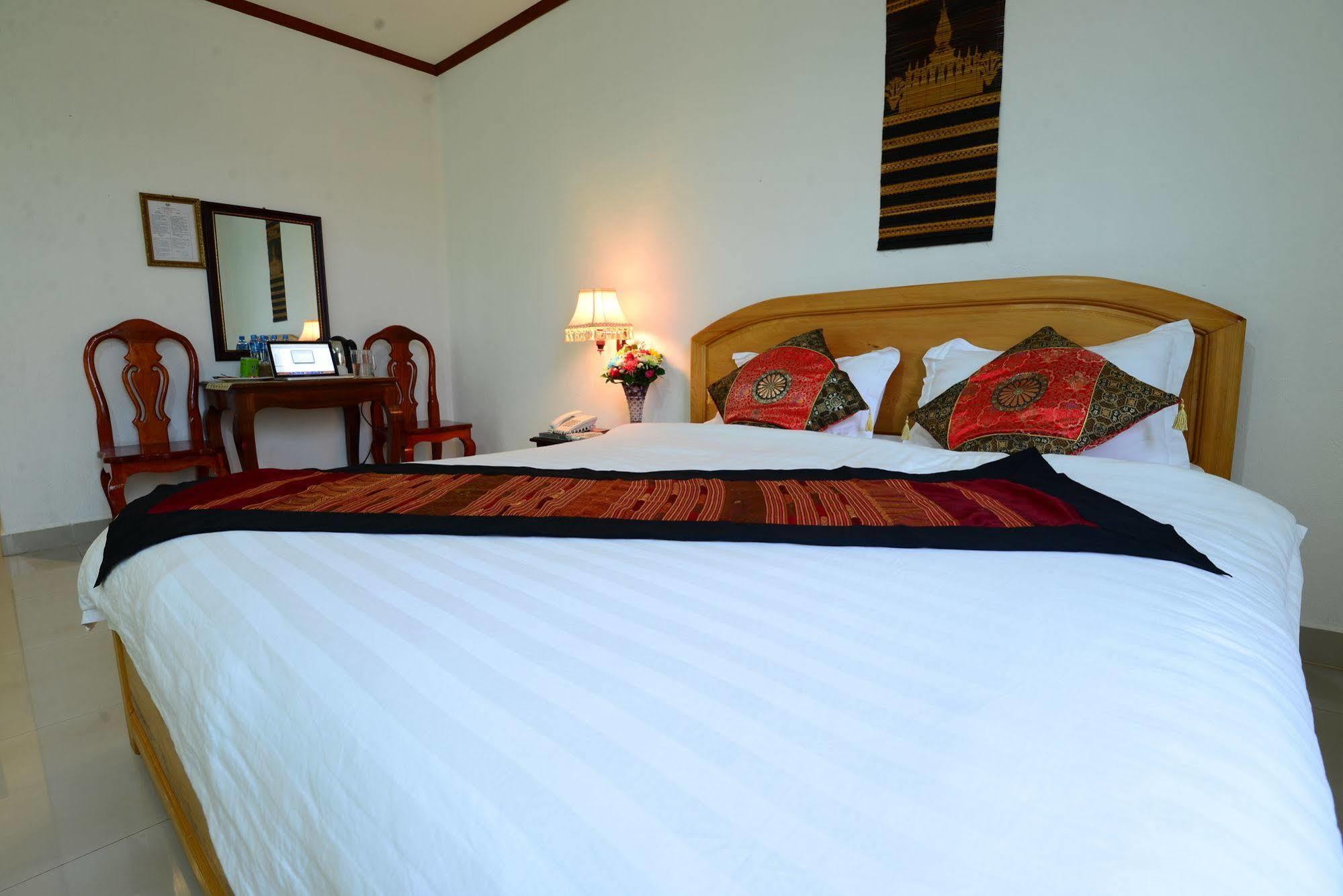 Douangpraseuth Hotel Vientiane Exterior photo