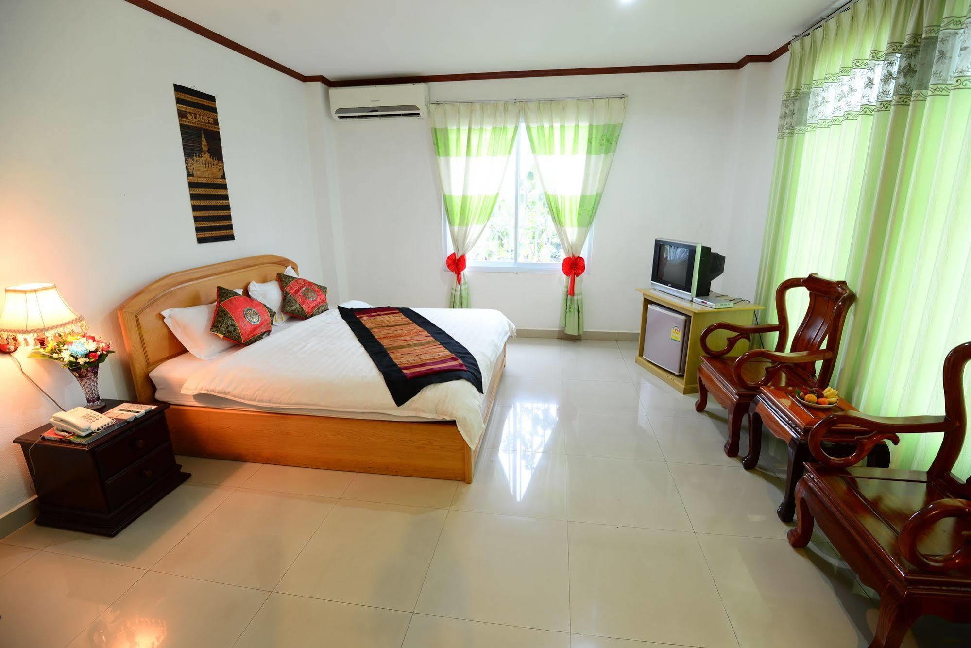 Douangpraseuth Hotel Vientiane Exterior photo