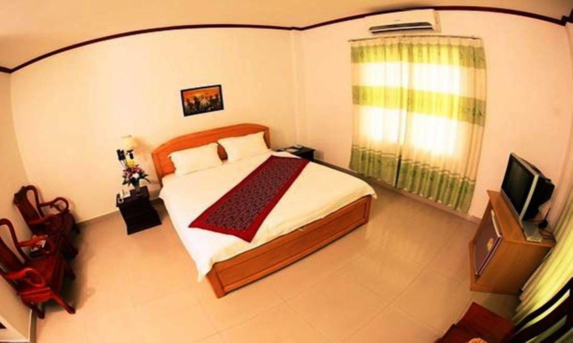 Douangpraseuth Hotel Vientiane Exterior photo